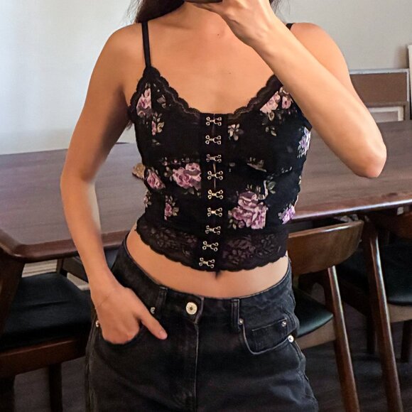 Lace Floral Crop Tank Top - Picture 3 of 5